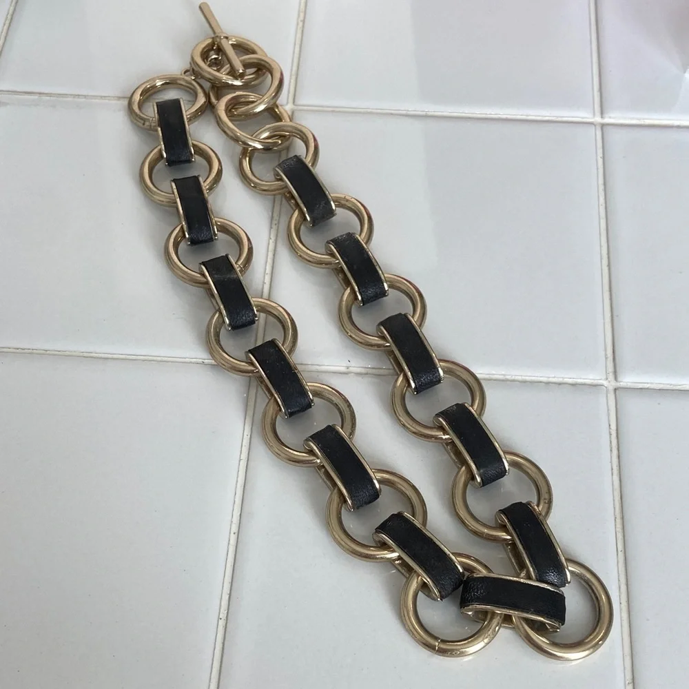 Banana Republic Gold and Black Link Necklace - Picture 2 of 4